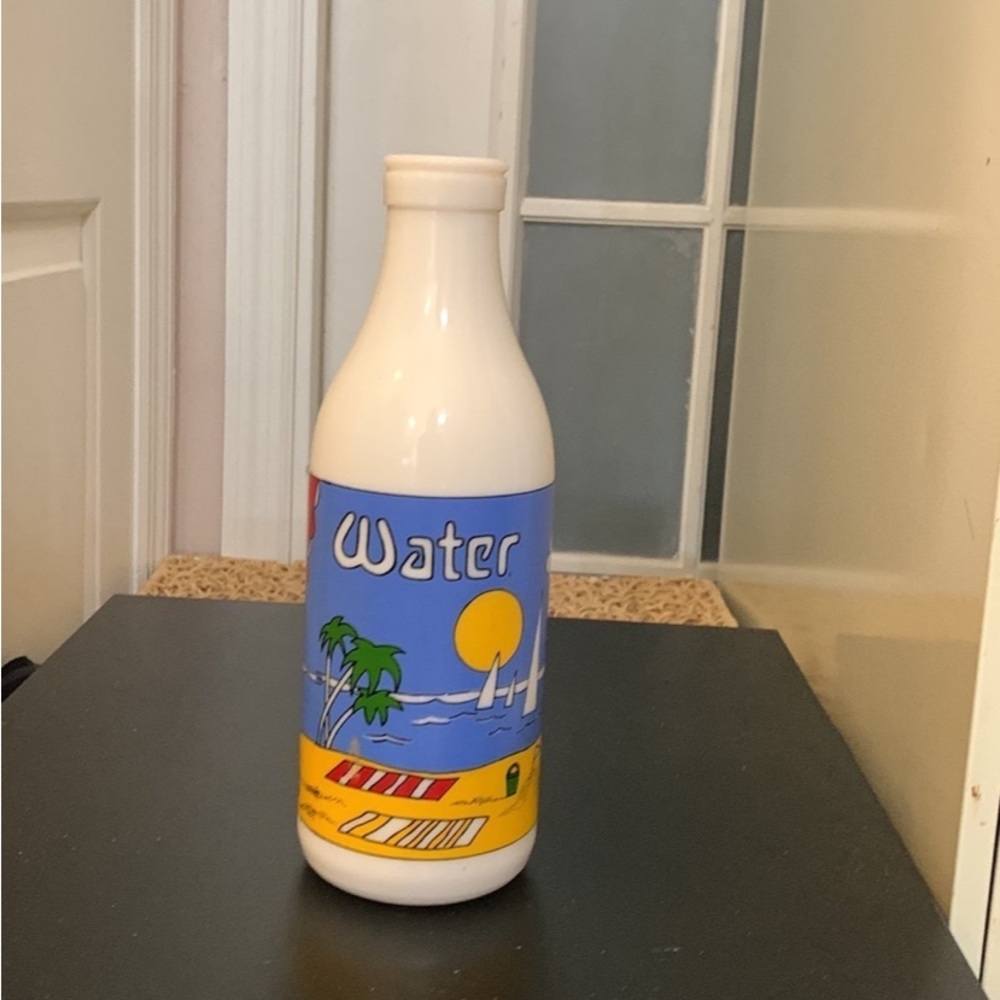 Vintage 1980 “Egizia” Carlton Milk Glass Beach Scene Design.